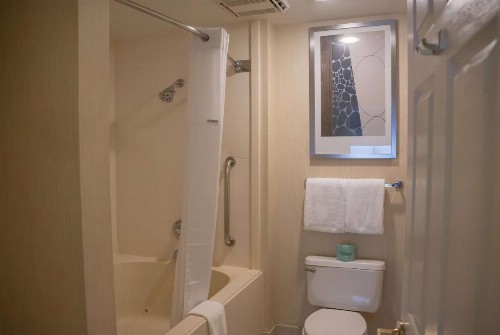 Hawthorn Suites by Wyndham Erie - image 28
