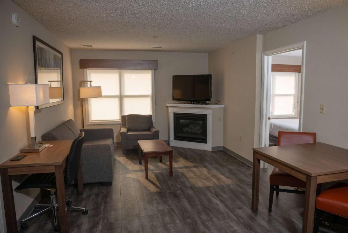 Hawthorn Suites by Wyndham Erie - image 5