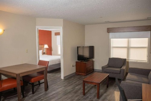 Hawthorn Suites by Wyndham Erie - image 6