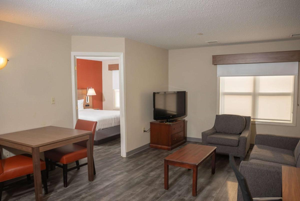 Hawthorn Suites by Wyndham Erie - image 6