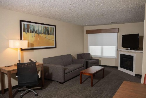 Hawthorn Suites by Wyndham Erie - image 7