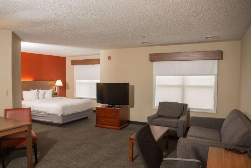 Hawthorn Suites by Wyndham Erie - image 8