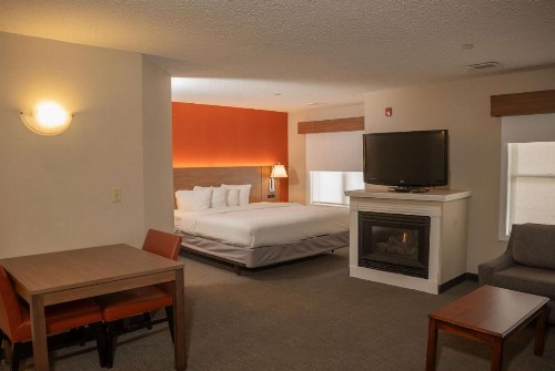 Hawthorn Suites by Wyndham Erie - image 9