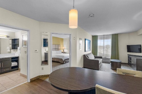 Candlewood Suites Erie an IHG Hotel - image 18