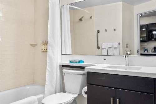 Candlewood Suites Erie an IHG Hotel - image 3