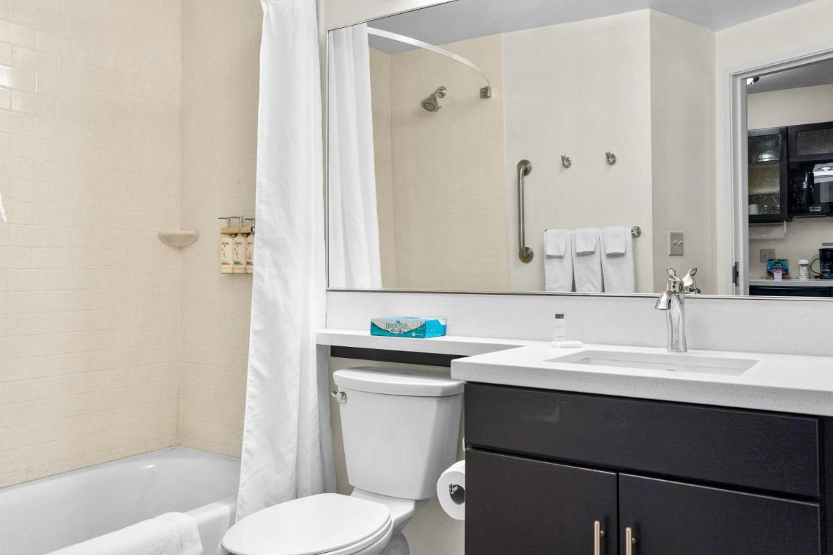 Candlewood Suites Erie an IHG Hotel - image 3