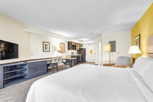 Candlewood Suites Erie an IHG Hotel - image 5