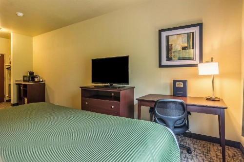 Cobblestone Hotel & Suites - Harborcreek - image 20