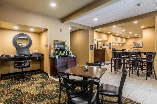 Cobblestone Hotel & Suites - Harborcreek - image 8