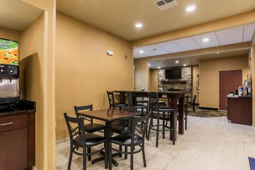 Cobblestone Hotel & Suites - Harborcreek - image 9