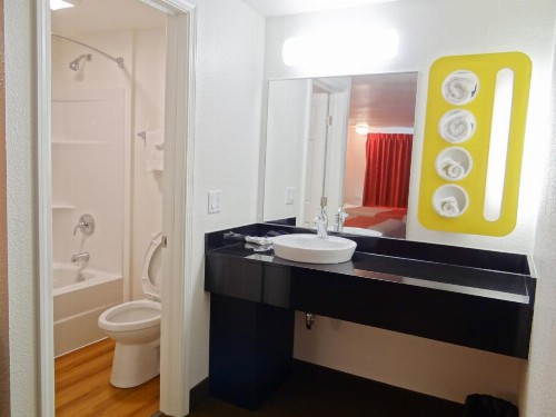 Motel 6-Erie PA - image 31
