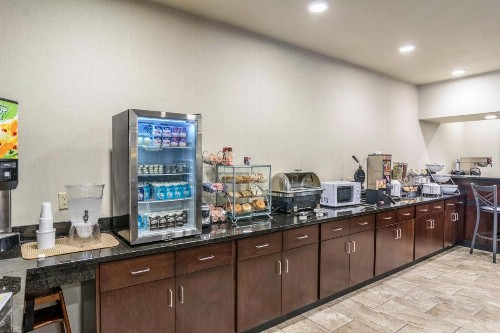 Cobblestone Hotel & Suites - Erie - image 20