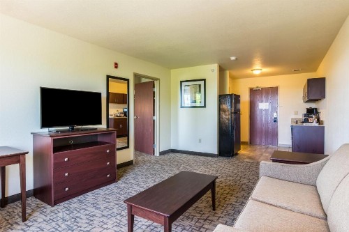 Cobblestone Hotel & Suites - Erie - image 22