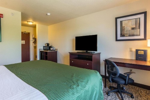 Cobblestone Hotel & Suites - Erie - image 26