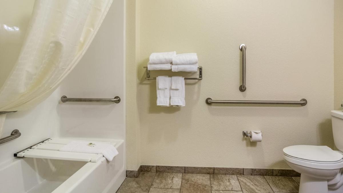 Cobblestone Hotel & Suites - Erie - image 4