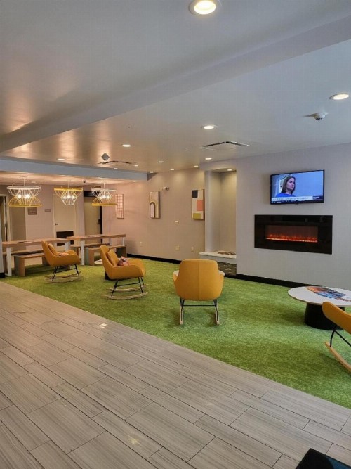 Best Western Plus Erie Inn & Suites - image 4