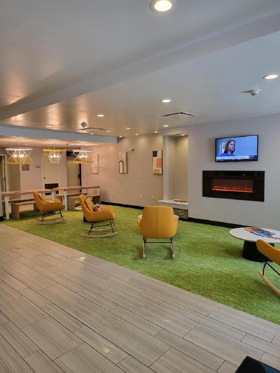 Best Western Plus Erie Inn & Suites - image 4