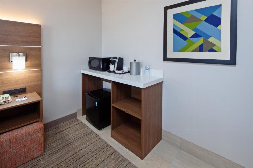 Holiday Inn Express Hotel & Suites San Diego-Escondido an IHG Hotel - image 10