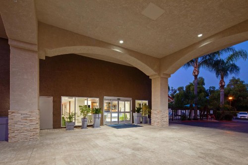 Holiday Inn Express Hotel & Suites San Diego-Escondido an IHG Hotel - image 9