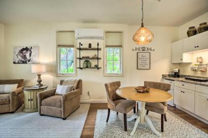 Upscale Casita with Mtn Views Golf Hike and Sip