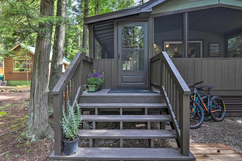 Home Located Inside GNP at Apgar Village! - image 4