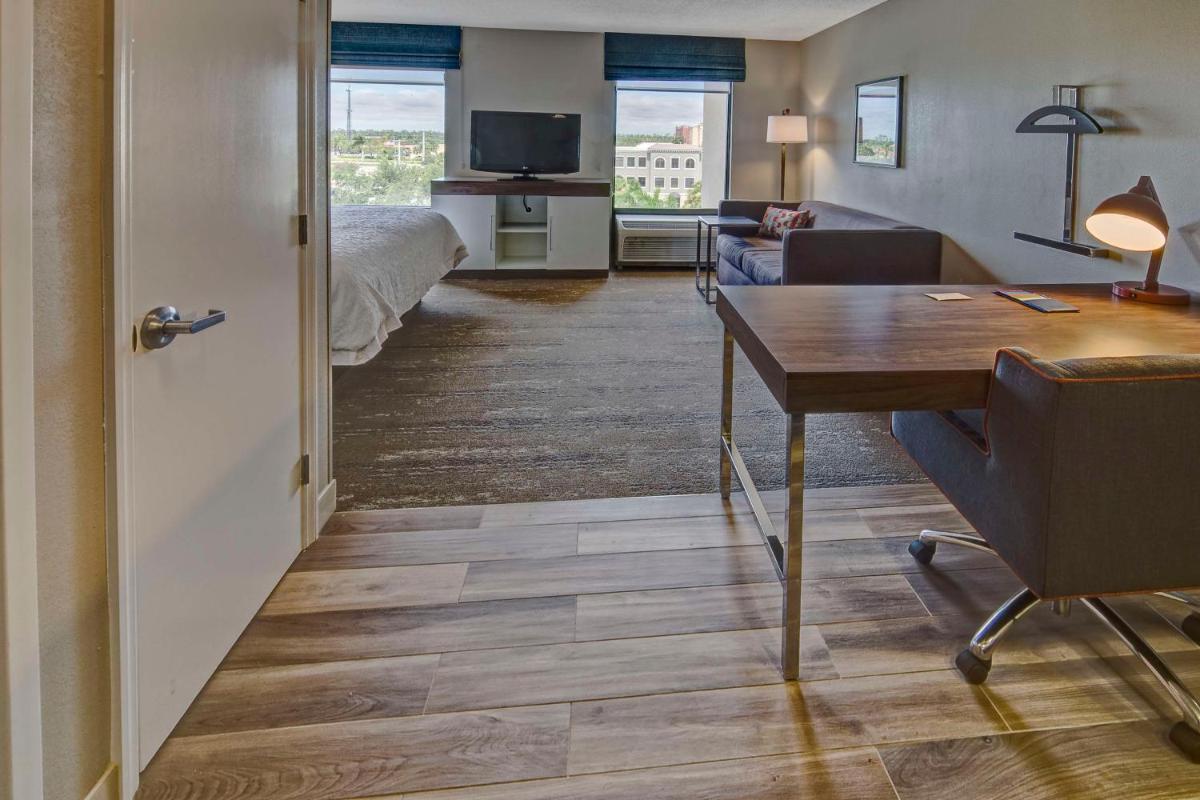 Hampton Inn & Suites Fort Myers Estero - image 2