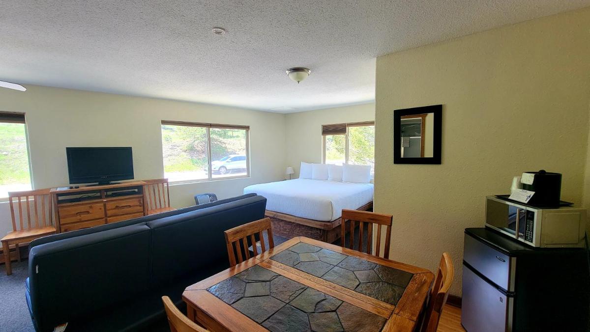 Murphy's River Lodge - image 6