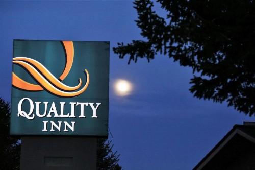 Quality Inn near Rocky Mountain National Park - image 2