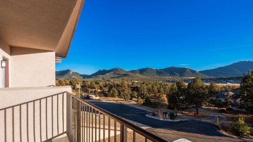 Best Western Plus Silver Saddle Inn - image 15
