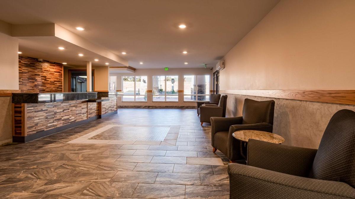 Best Western Plus Silver Saddle Inn - image 2