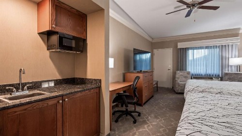Best Western Plus Silver Saddle Inn - image 22