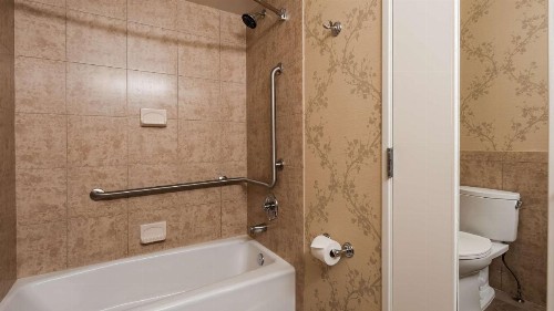 Best Western Plus Silver Saddle Inn - image 24