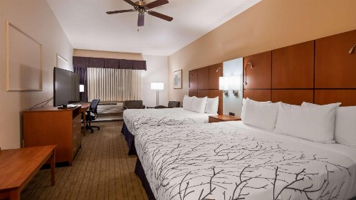 Best Western Plus Silver Saddle Inn - image 3