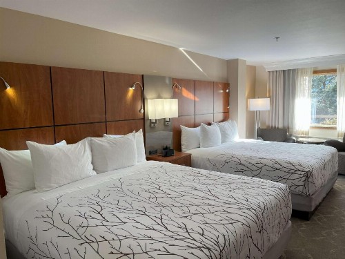 Best Western Plus Silver Saddle Inn - image 30