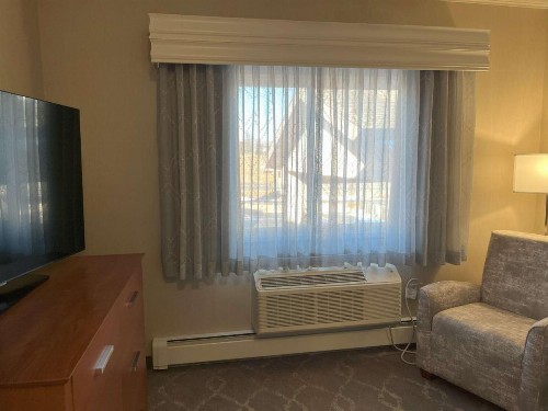 Best Western Plus Silver Saddle Inn - image 36