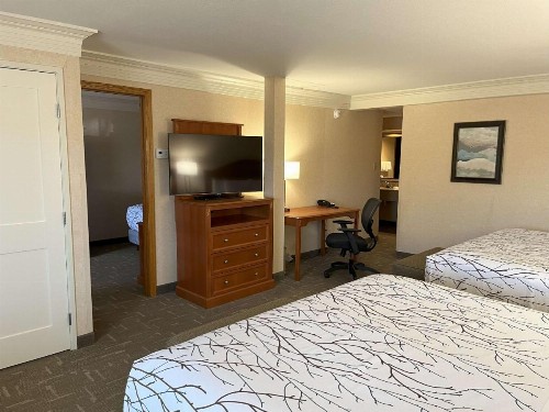 Best Western Plus Silver Saddle Inn - image 42