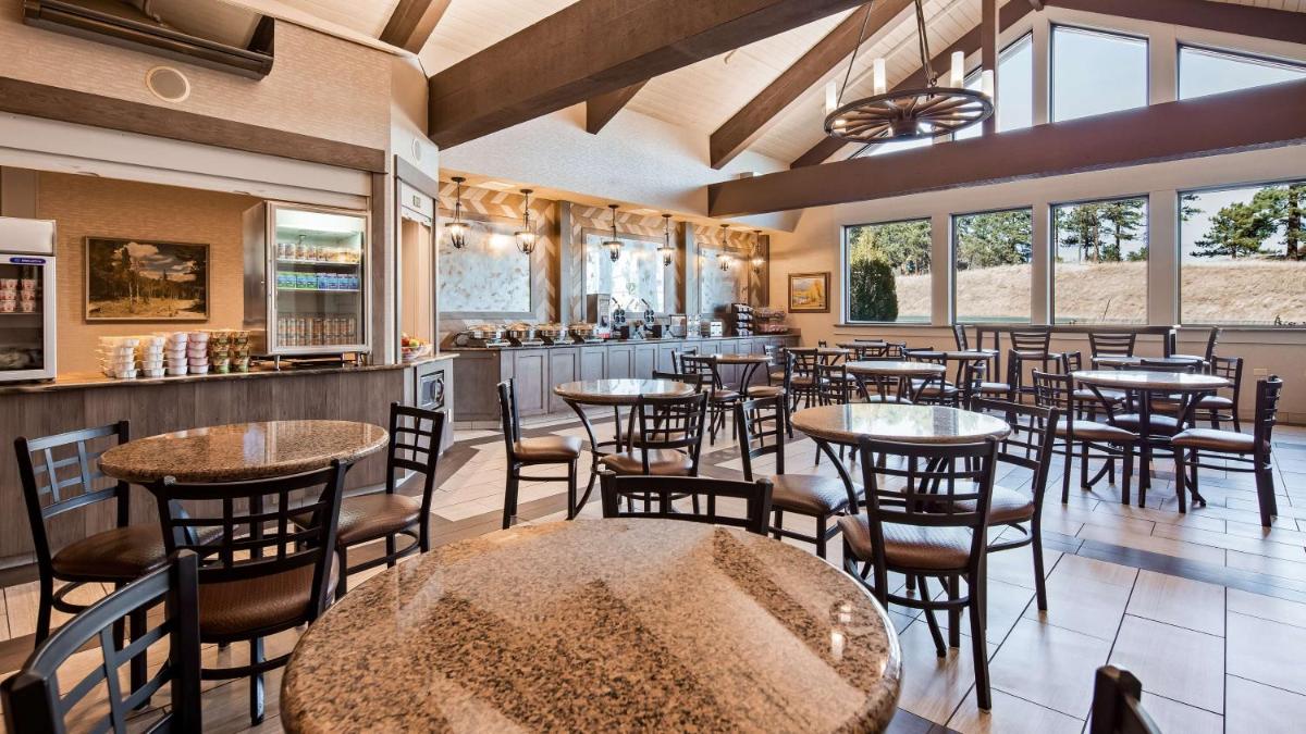 Best Western Plus Silver Saddle Inn - image 5