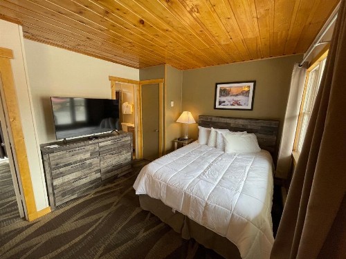 Estes Mountain Lodge - image 16