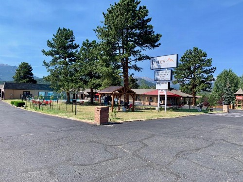 Estes Mountain Lodge - image 27