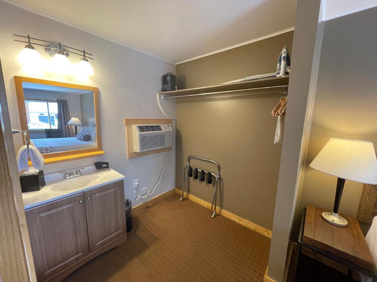 Estes Mountain Lodge - image 5