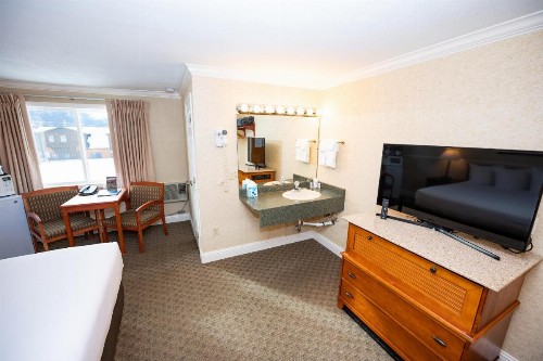 Blue Door Inn - image 12