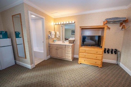 Blue Door Inn - image 18