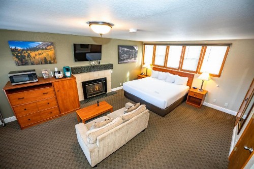 Blue Door Inn - image 32