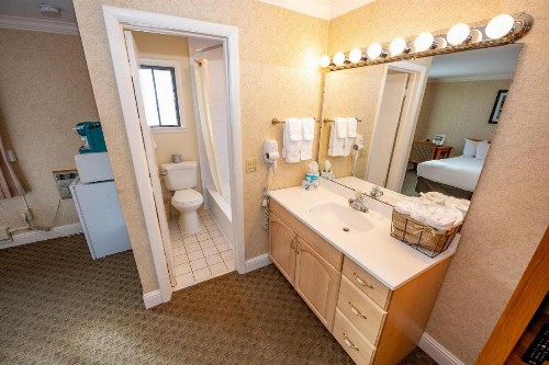 Blue Door Inn - image 38