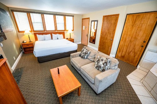 Blue Door Inn - image 40