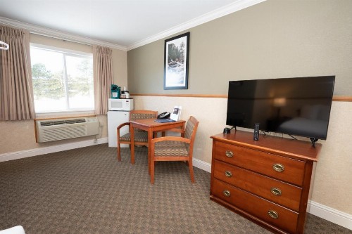 Blue Door Inn - image 8