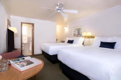 Twin Owls Motor Lodge - image 11