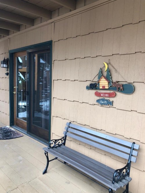 4 Seasons Inn on Fall River - image 12