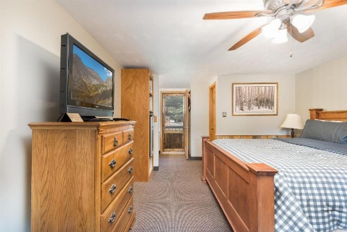 4 Seasons Inn on Fall River - image 15