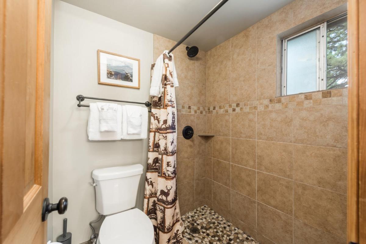 4 Seasons Inn on Fall River - image 3